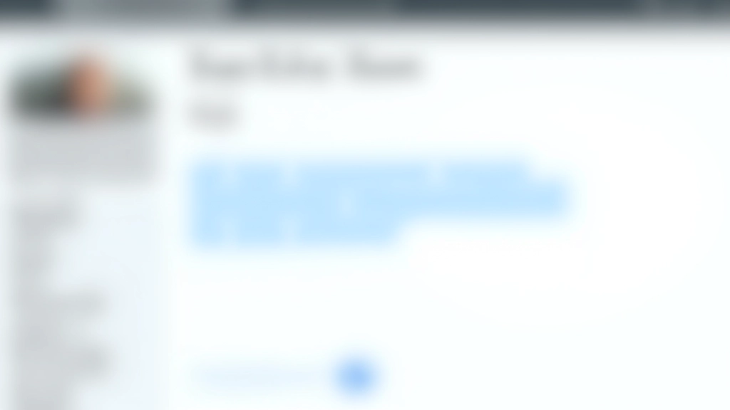 Screenshot einer Webseite mit einem sichtbaren Skip-Link am oberen Rand, der 'Zum Hauptinhalt springen' anzeigt